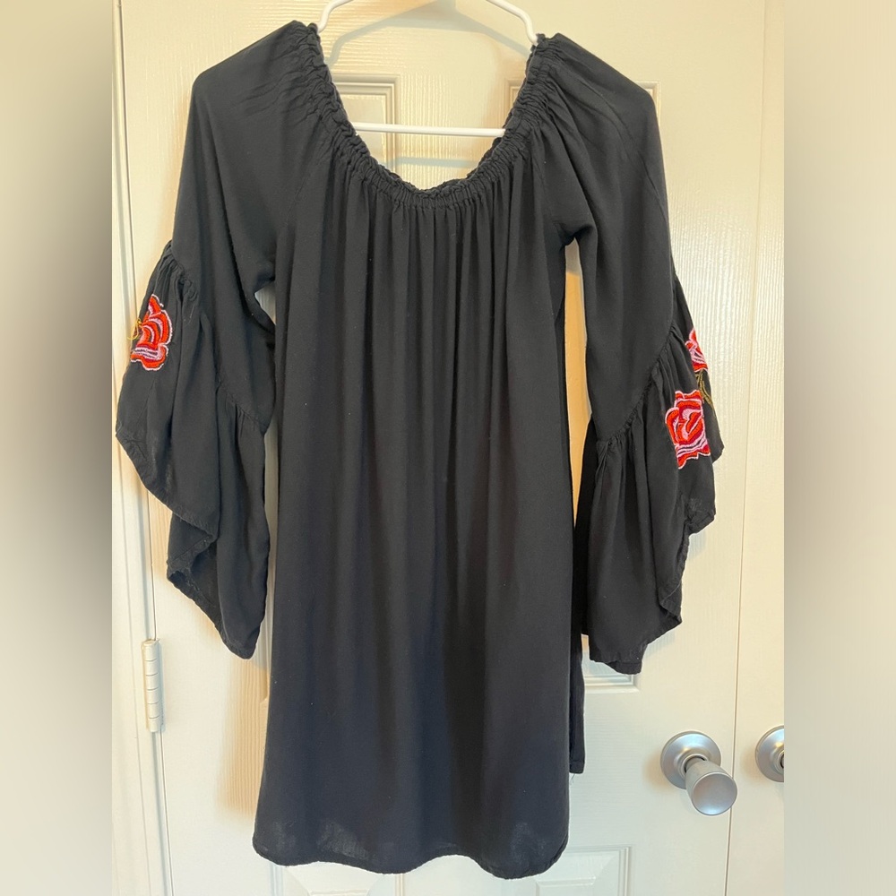 Feathers black dress women’s foral embroidered off the shoulder size M